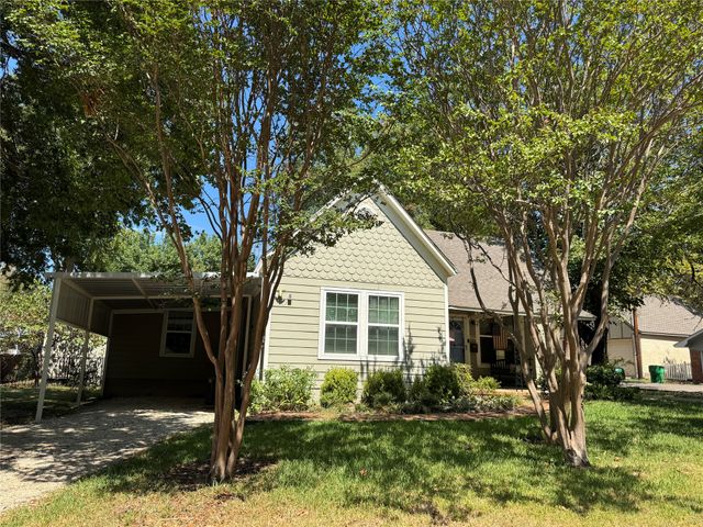229 E Tennie Street, Gainesville, TX 76240