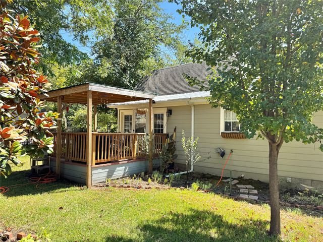 229 E Tennie Street, Gainesville, TX 76240