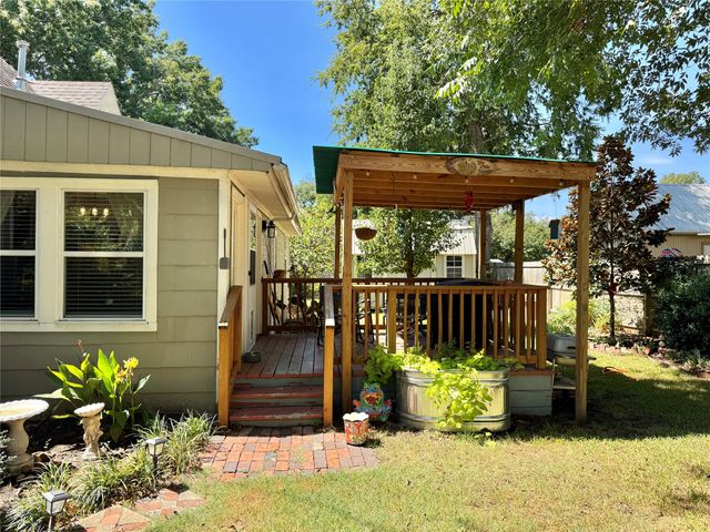 229 E Tennie Street, Gainesville, TX 76240