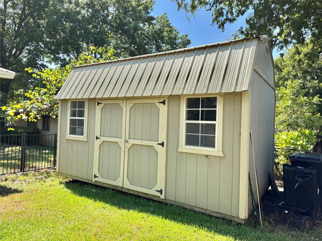 229 E Tennie Street, Gainesville, TX 76240