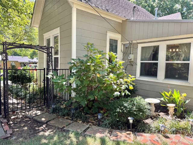 229 E Tennie Street, Gainesville, TX 76240