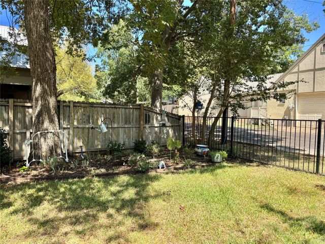 229 E Tennie Street, Gainesville, TX 76240