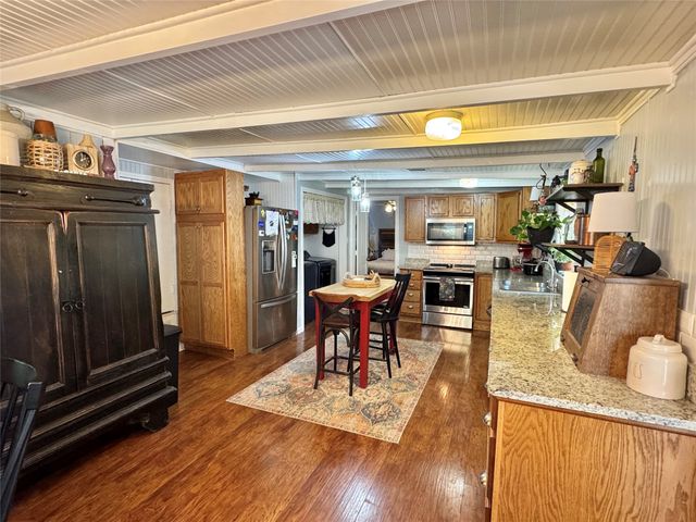 229 E Tennie Street, Gainesville, TX 76240