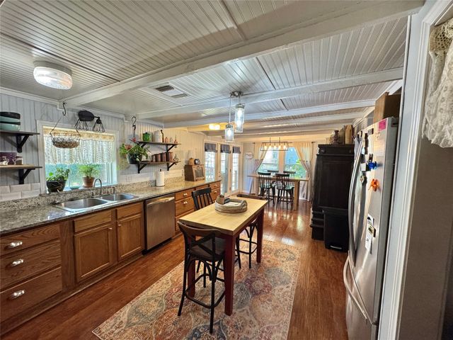 229 E Tennie Street, Gainesville, TX 76240