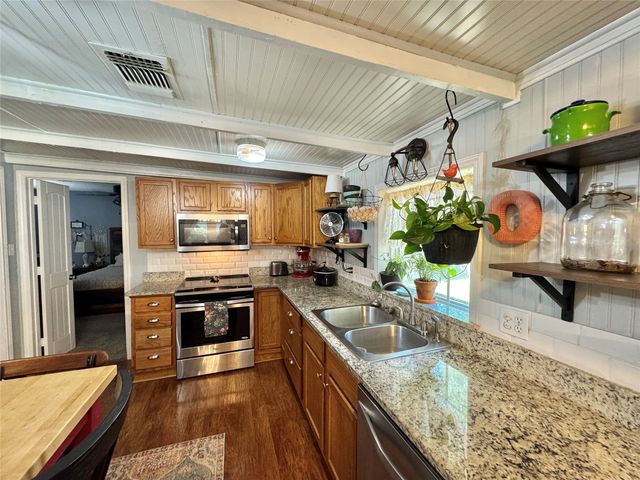 229 E Tennie Street, Gainesville, TX 76240