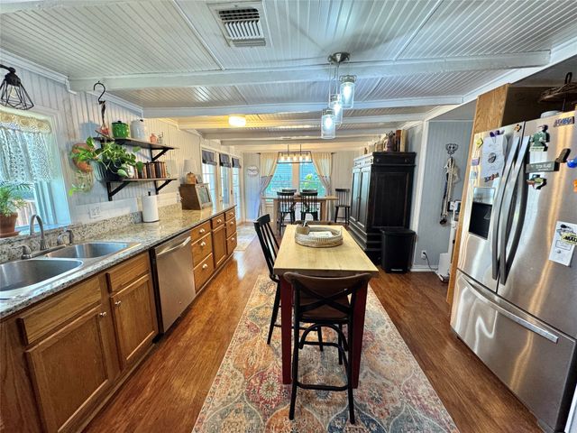 229 E Tennie Street, Gainesville, TX 76240
