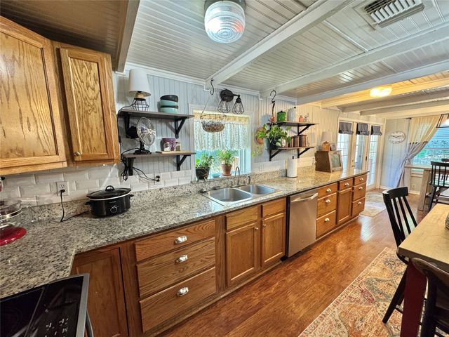 229 E Tennie Street, Gainesville, TX 76240