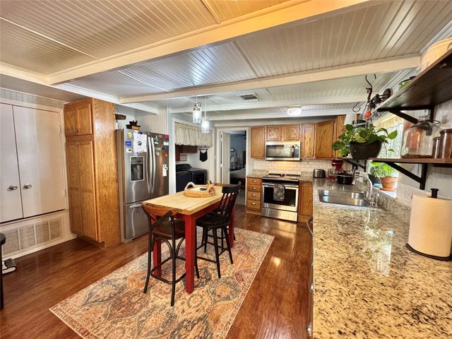 229 E Tennie Street, Gainesville, TX 76240