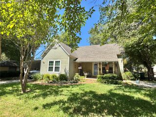 229 E Tennie Street, Gainesville, TX 76240