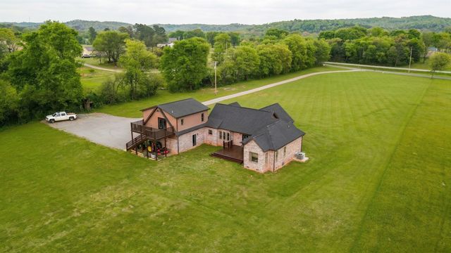 28 Henderson Rd, Lynchburg, TN 37352