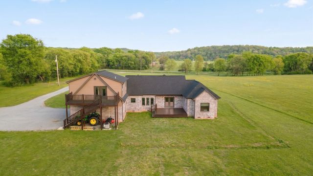 28 Henderson Rd, Lynchburg, TN 37352