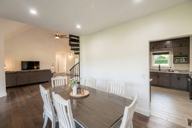 28 Henderson Rd, Lynchburg, TN 37352