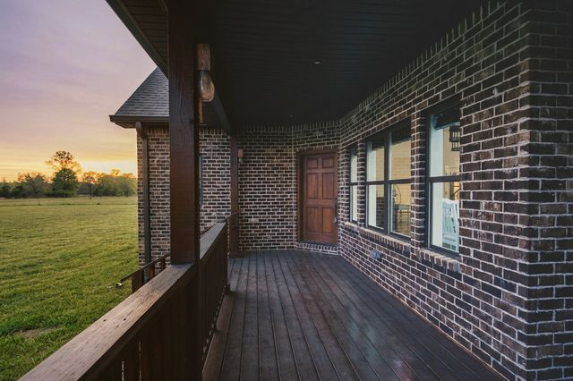 28 Henderson Rd, Lynchburg, TN 37352