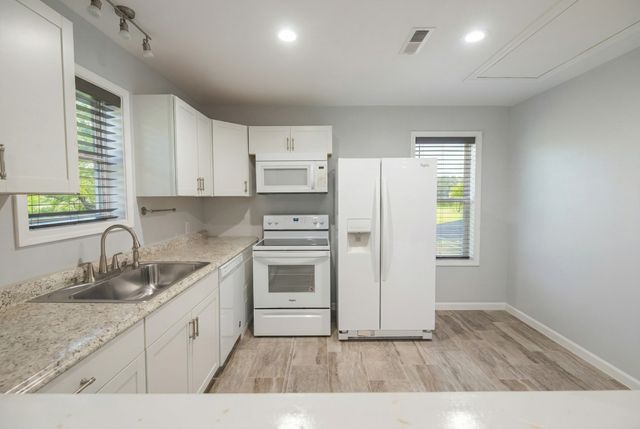 28 Henderson Rd, Lynchburg, TN 37352