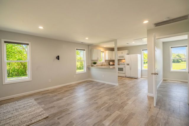 28 Henderson Rd, Lynchburg, TN 37352