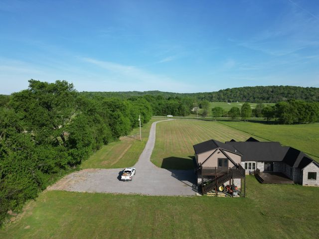 28 Henderson Rd, Lynchburg, TN 37352