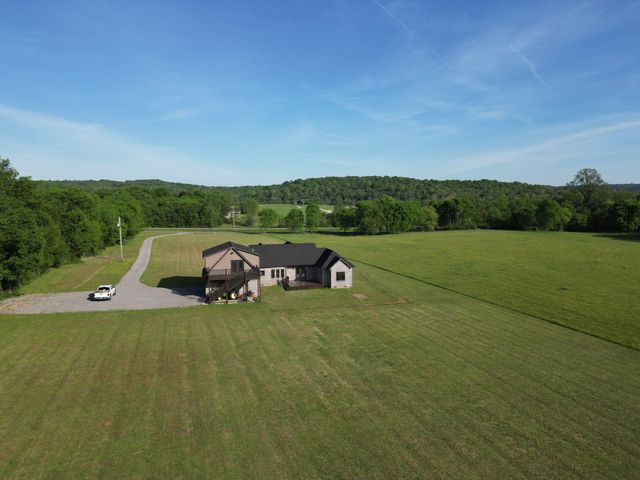 28 Henderson Rd, Lynchburg, TN 37352