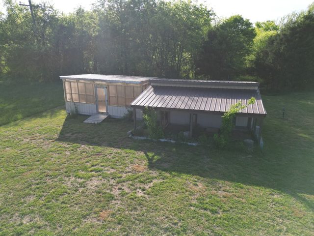 28 Henderson Rd, Lynchburg, TN 37352