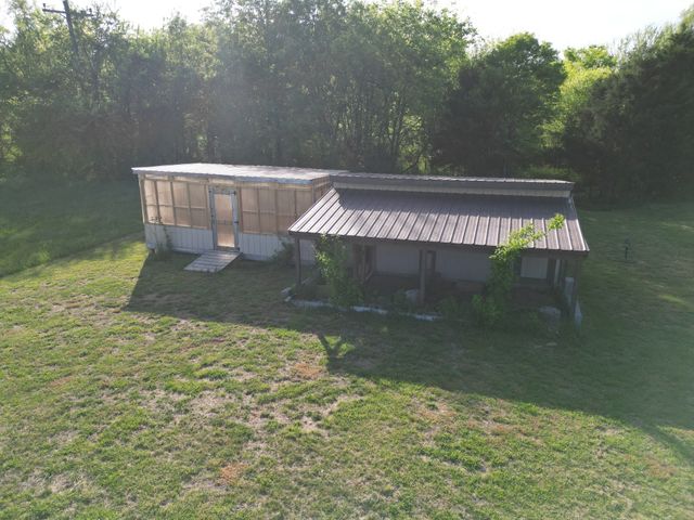 28 Henderson Rd, Lynchburg, TN 37352