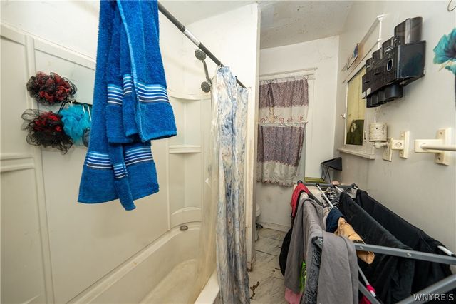 1158 Ontario Avenue, Niagara Falls, NY 14305