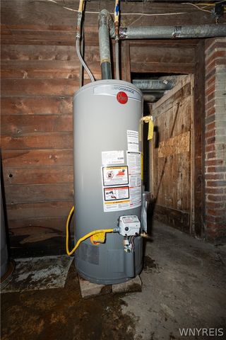 1158 Ontario Avenue, Niagara Falls, NY 14305