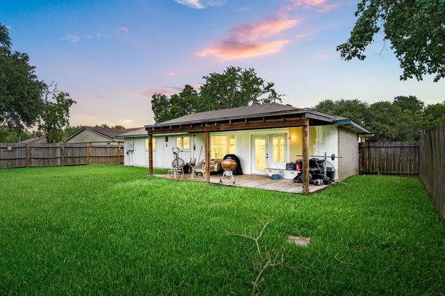 2814 Mayflower Landing Court, Webster, TX 77598