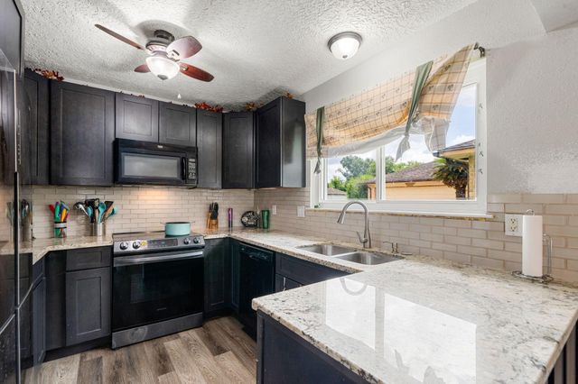 2814 Mayflower Landing Court, Webster, TX 77598