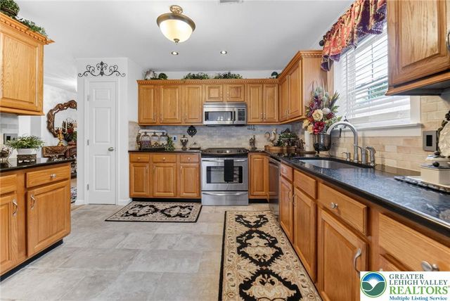 2720 Hickory Drive, Forks Twp, PA 18040
