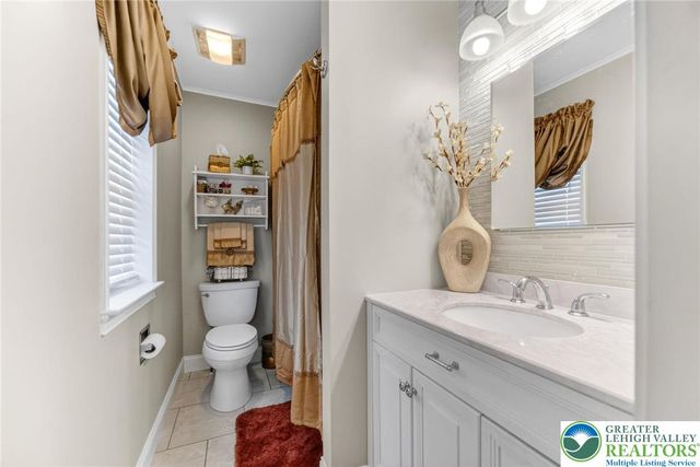 2720 Hickory Drive, Forks Twp, PA 18040