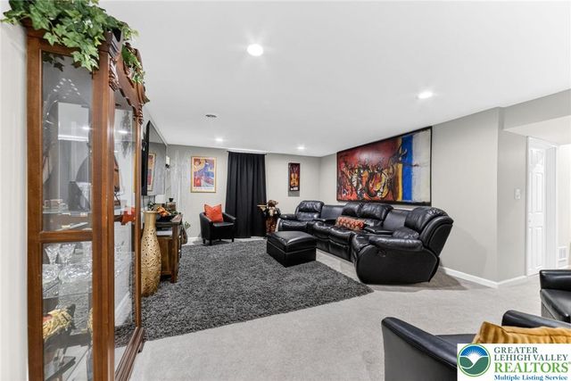 2720 Hickory Drive, Forks Twp, PA 18040