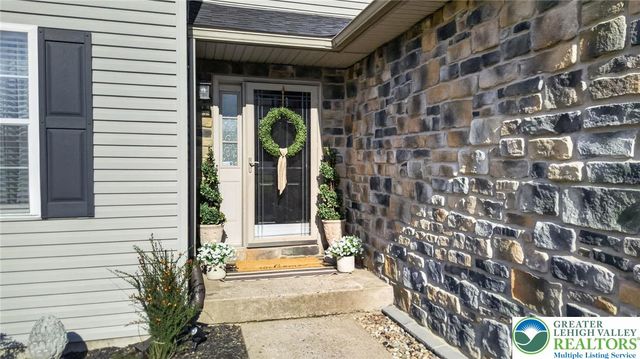 2720 Hickory Drive, Forks Twp, PA 18040