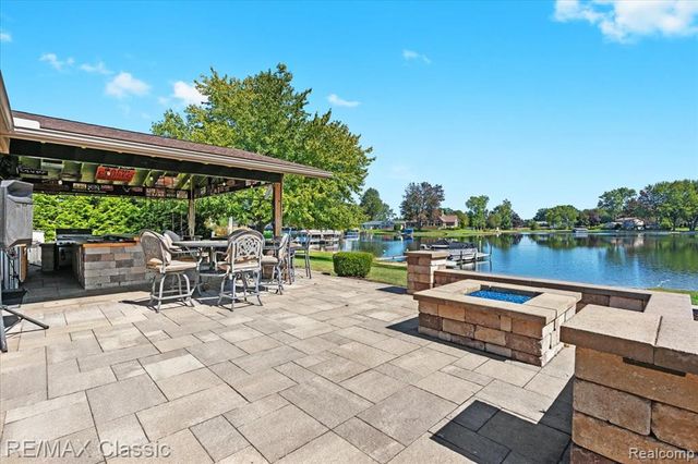 4806 Surfwood Drive, Commerce Twp, MI 48382