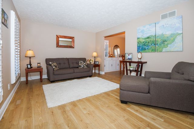 2004 Hidden Lake Road, Bloomington, IL 61704