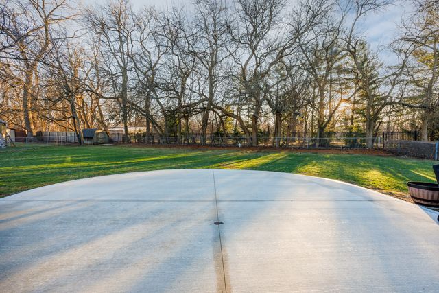 2004 Hidden Lake Road, Bloomington, IL 61704