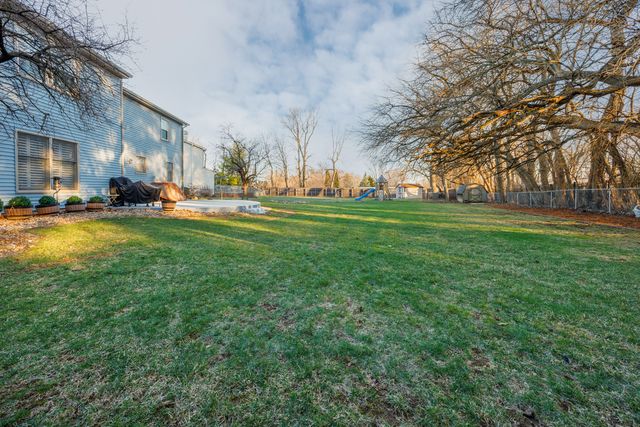 2004 Hidden Lake Road, Bloomington, IL 61704