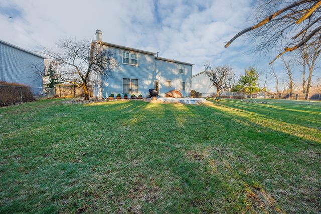 2004 Hidden Lake Road, Bloomington, IL 61704