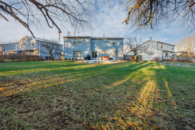 2004 Hidden Lake Road, Bloomington, IL 61704