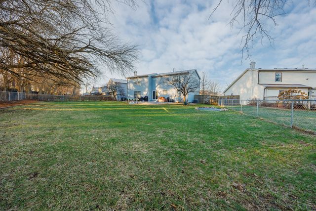 2004 Hidden Lake Road, Bloomington, IL 61704