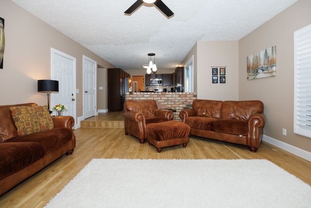 2004 Hidden Lake Road, Bloomington, IL 61704