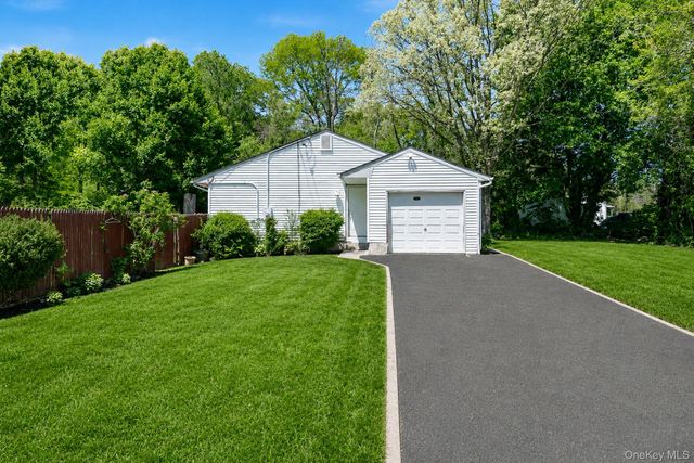103 Gates Avenue, Central Islip, NY 11722