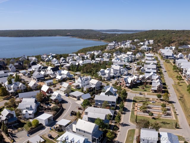 105 Lower Greenway, Carlton Landing, OK 74432