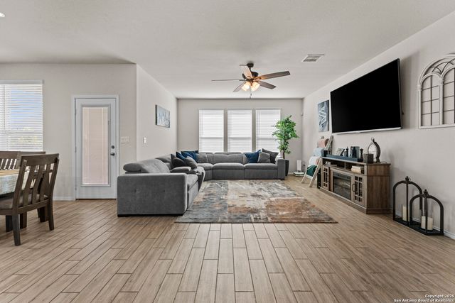 12514 Thrall, San Antonio, TX 78253