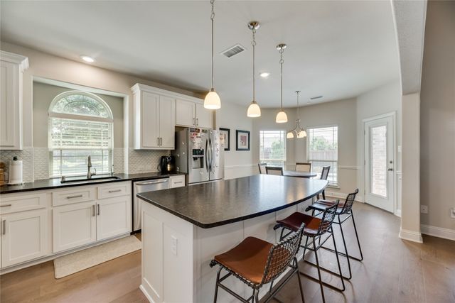 1208 Dove Haven Drive, Mansfield, TX 76063