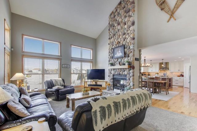 10473 S George DRIVE, Oak Creek, WI 53154