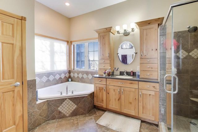 10473 S George DRIVE, Oak Creek, WI 53154