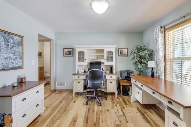 10473 S George DRIVE, Oak Creek, WI 53154