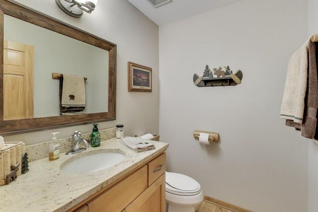 10473 S George DRIVE, Oak Creek, WI 53154