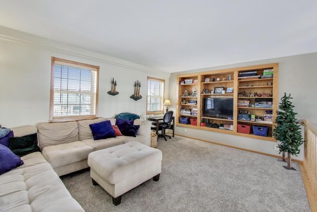 10473 S George DRIVE, Oak Creek, WI 53154