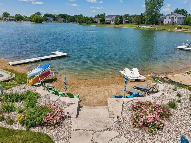 10473 S George DRIVE, Oak Creek, WI 53154