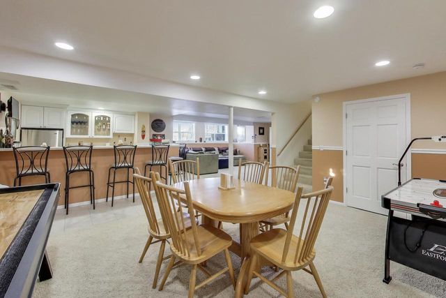 10473 S George DRIVE, Oak Creek, WI 53154